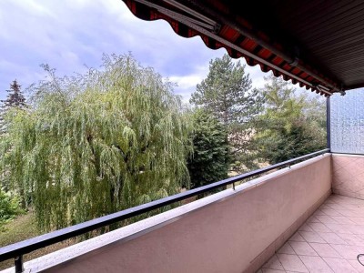 Sanierte 3,5-Zimmer-Wohnung mit Balkon und Einzelgarage