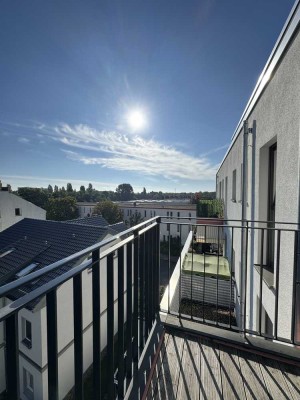 Zukunft trifft Zuhause – 2-Zimmer mit EBK + Balkon im Herzen von Adlershof