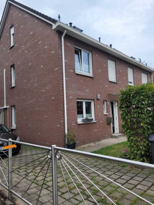 gepflegte Doppelhaushälfte in ruhiger Siedlung mit Garage und Stellplatz