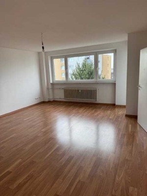 Großzügige 1-Zimmer Wohnung mit separater Küche!