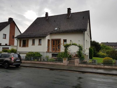 Ansprechende und vollständig renovierte 5-Zimmer-Wohnung mit Balkon und Einbauküche in Bad Pyrmont