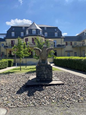 Wohnen mit Schlosscharme in bester Lage – Exklusive Dachgeschosswohnung mit traumhafter Terrasse