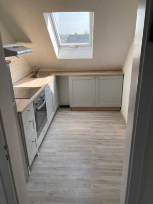 Stilvolle, helle und modernisierte 1-Zimmer-DG-Wohnung mit EBK in Bad Salzuflen
