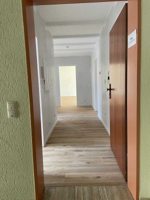 Helle 3-Zimmer-Wohnung mit neuer Einbauküche direkt am Waldrand