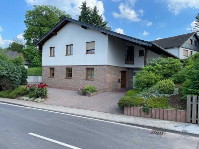 EFH freistehend, ca 150 qm plus 2 große Terrassen, 5 Zimmer, Garage, Wärmepumpe, idyllisch gelegen