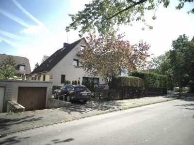 Duisburg-Süd: Einfamilienhaus mit Garage und Souterrainappartment sowie Ausbaureserve und Parkblick!