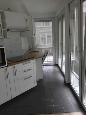 ansprechende 2-Zi-Wohnung mit Balkon + EBK  Bi-Mitte