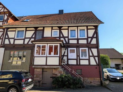 Spangenberg-Mörshausen:: Geräumiges Wohnhaus mit großem Garten-3 Garagen und Lager
