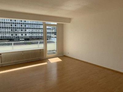 Sehr helle 2-Zimmer-Wohnung mit Balkon