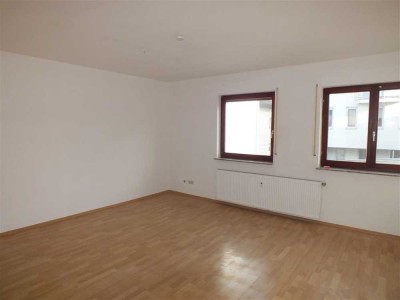 3 Zimmer Wohnung in Nauheim mit ca. 90m² Wohnfläche mit Carport im Hof