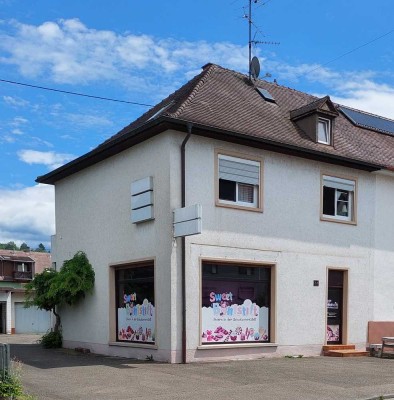 Haus mit Gewerbeeinheit von Privat zu verkaufen.