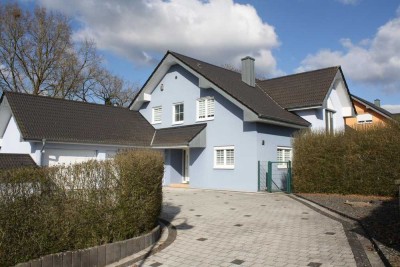 *Provisionsfrei*, geräumiges Einfamilienhaus in ruhiger Lage