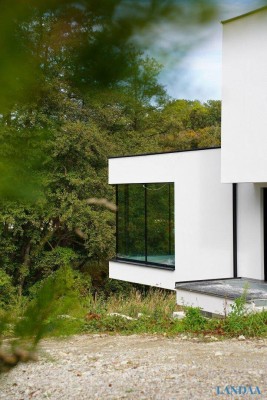 Exklusives, modernes Traumhaus mit großzügigen Glasflächen und Grünblick