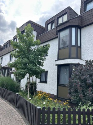 Alt-Refrath: Moderne 3 Zimmer Eigentumswohnung mit großzügigem Sonnen-Balkon in ruhiger Lage