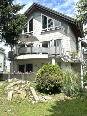 Investition in die Zukunft - 2-Familienhaus auf einem 613 m² großem Grundstück in Hofheim!