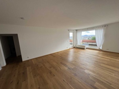 Helle 3Zi Wohnung, saniert, 2 Balkone, Blick in die Ferne