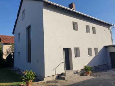 Mehrfamilienhaus wärmegedämmt, teilmodernisiert, dreistöckig