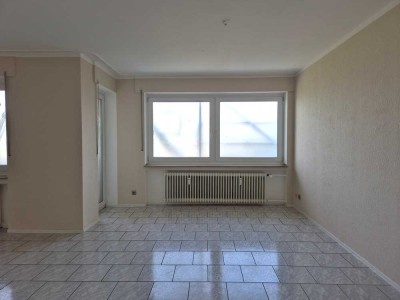 Zwischen Westpark & UKA | Interessantes 2-Zimmer-Apartment mit Stellplatz, Loggia & Weitsicht