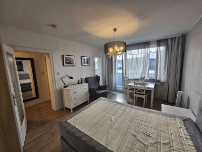 Hell & möblierte 1 Zi-Whg.+Balkon | Aufzug im Haus | 930 EUR Warm inkl. Strom | FFM Innenstadt