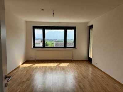 Moderne 3-Zimmer Wohnung mit Balkon und Parkplatz