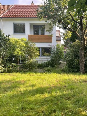 Charmantes Wohnhaus mit großem Garten in ruhiger Lage (DHH)