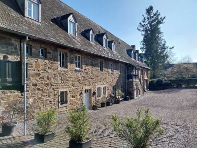 MANNELLA *Stilvolle Single-Wohnung im historischen Schloss Allner* Moderne Wohnung - Voll möbliert!