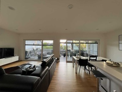 Stilvolle und neuwertige 3-Zimmer-Wohnung mit gehobener Innenausstattung und EBK in Grafenrheinfeld
