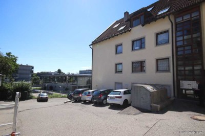Helle 2-Zimmer Wohnung mit Möbeln, Balkon und Stellplatz - ideal für Studenten und in Kempten!