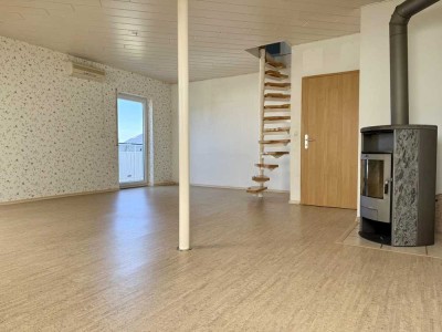 Großzügige 3-Zimmer DG-Wohnung mit Kamin und Balkon in Rheinmünster