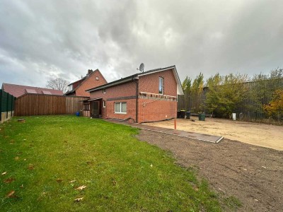 Saniertes Einfamilienhaus mit Dachterrasse und Garten!