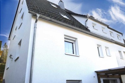 Neu renovierte DHH in ruhiger Aussichtslage von Schw. Gmünd mit Garten und Garage !