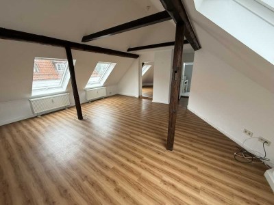 Altstadt - Charmant helle 2 ZKB DG-Wohnung