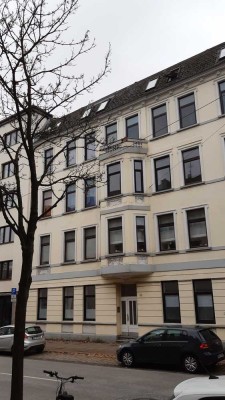 Renovierte Altbauwohnung mit großem Balkon