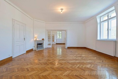 220 m² Villenetage mit separatem Arbeitsbereich &amp; Terrasse mit herrlichem Grünblick sowie Garage!