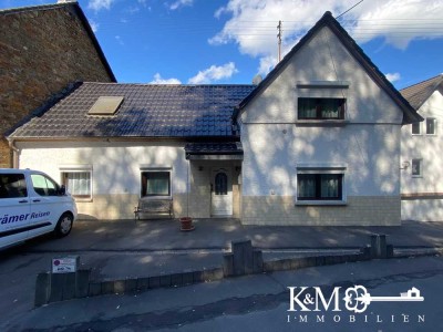 Ideal für Familien: Gepflegtes Haus mit Garten und Doppelcarport