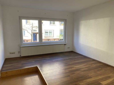 Stilvolle 4-Zimmer-Hochparterre-Wohnung mit Einbauküche in Hannover