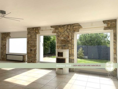 Klassiker der 70er, Mittelbungalow, 2 Zi. EG (106 m²), 2. Zi. Souterrain (70 m² ), Garten, Garage