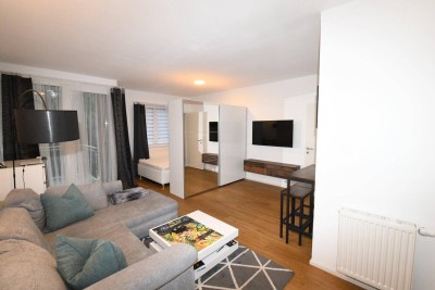 Tolle Lage! 1 Zimmer Wohnung mit Loggia &amp; Autoabstellplatz- möbliert