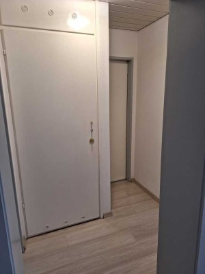 Exklusive, neuwertige 4-Zimmer-Wohnung mit geh. Innenausstattung mit Balkon und EBK in Gersthofen