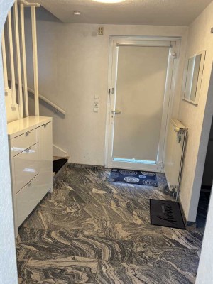 Ansprechendes und modernisiertes 3-Zimmer-Reihenhaus mit geh. Innenausstattung und EBK