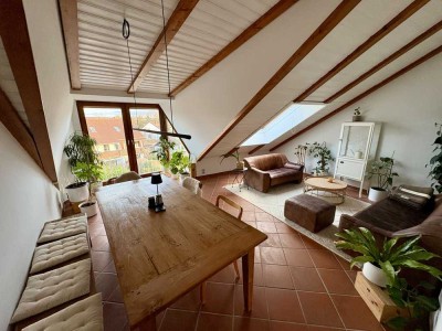 Stilvolle, sanierte 3-Zimmer-Maisonette-Wohnung mit geh. Innenausstattung mit Balkon und EBK