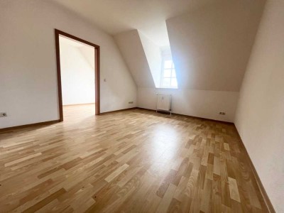 2-Raum-Wohnung mit Einbauküche, Badezimmer mit Dusche und Laminatfußböden ...!!!