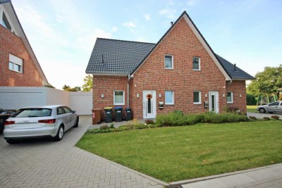 Moderne Haushälfte mit Garage im schönen Varrel