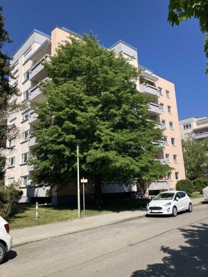 Helle 2-Zimmer-Wohnung mit Balkon in gepflegter Wohnanlage in Germering