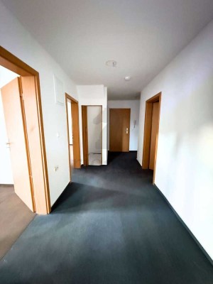 Lichtdurchflutete Dachgeschosswohnung mit großzügigem Schnitt und viel Stauraum