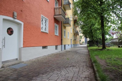 Stilvolle, geräumige und modernisierte 2 -Zimmer-Hochparterre-Wohnung  in Laim, München-