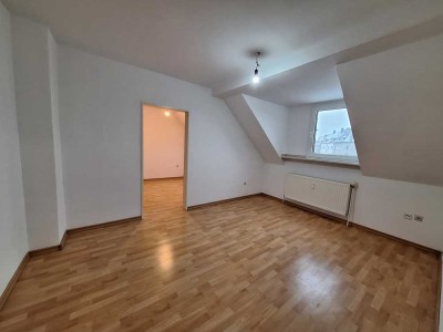 Zentral gelegene, vollständig renovierte Dachgeschosswohnung