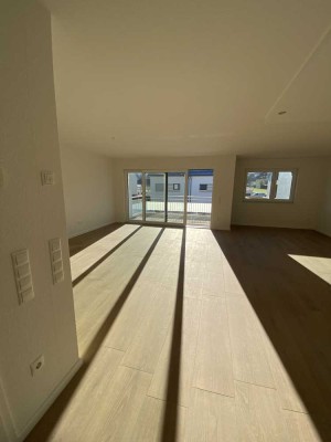 Neuwertige 3,5-Zimmer-Wohnung mit Balkon und Einbauküche in Calw