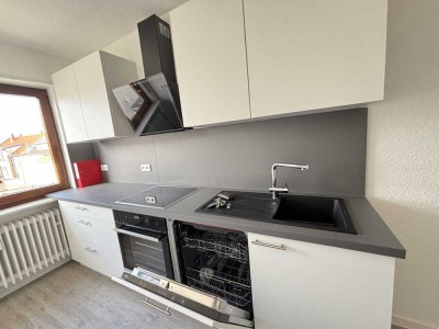 Erstbezug nach Komplettrenovierung , schöne helle drei Zimmer Wohnung  mit Einbauküche ab 01.11.2025