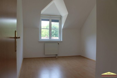 Helle schöne Dachgeschoßwohnung, 71m² - 3 Zimmer